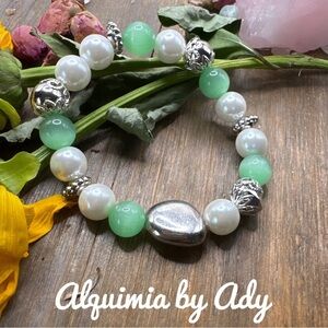 Cat’s eye beaded bracelet / Aries Capricorn Taurus